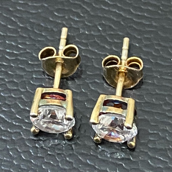 HAUTE JEWELS 925 Sterling Silver Gold Vermeil Solitaire Stud 4mm Earrings 1.8g - Picture 9 of 16